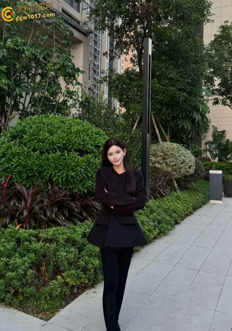 北京人妻【张霓裳】被金主调教爆操，美乳晃荡如水波荡漾，深喉口交骑乘后入，任金主肆意玩弄！