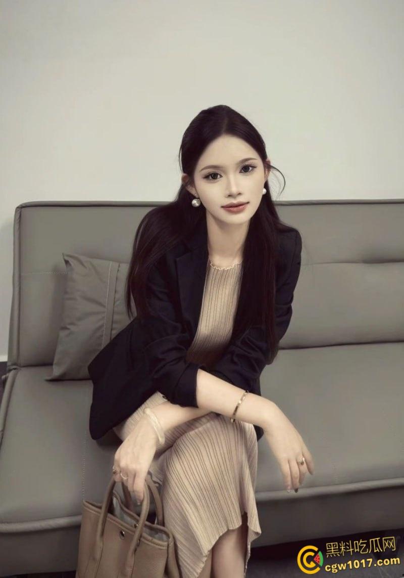 北京人妻【张霓裳】被金主调教爆操，美乳晃荡如水波荡漾，深喉口交骑乘后入，任金主肆意玩弄！