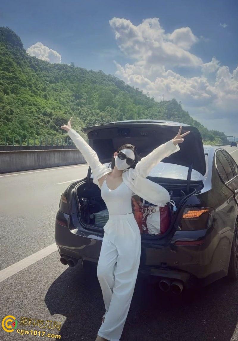 北京人妻【张霓裳】被金主调教爆操，美乳晃荡如水波荡漾，深喉口交骑乘后入，任金主肆意玩弄！