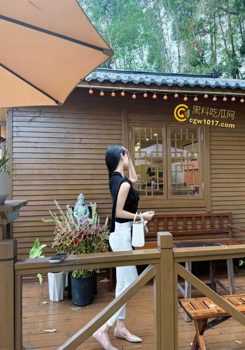 北京人妻【张霓裳】被金主调教爆操，美乳晃荡如水波荡漾，深喉口交骑乘后入，任金主肆意玩弄！