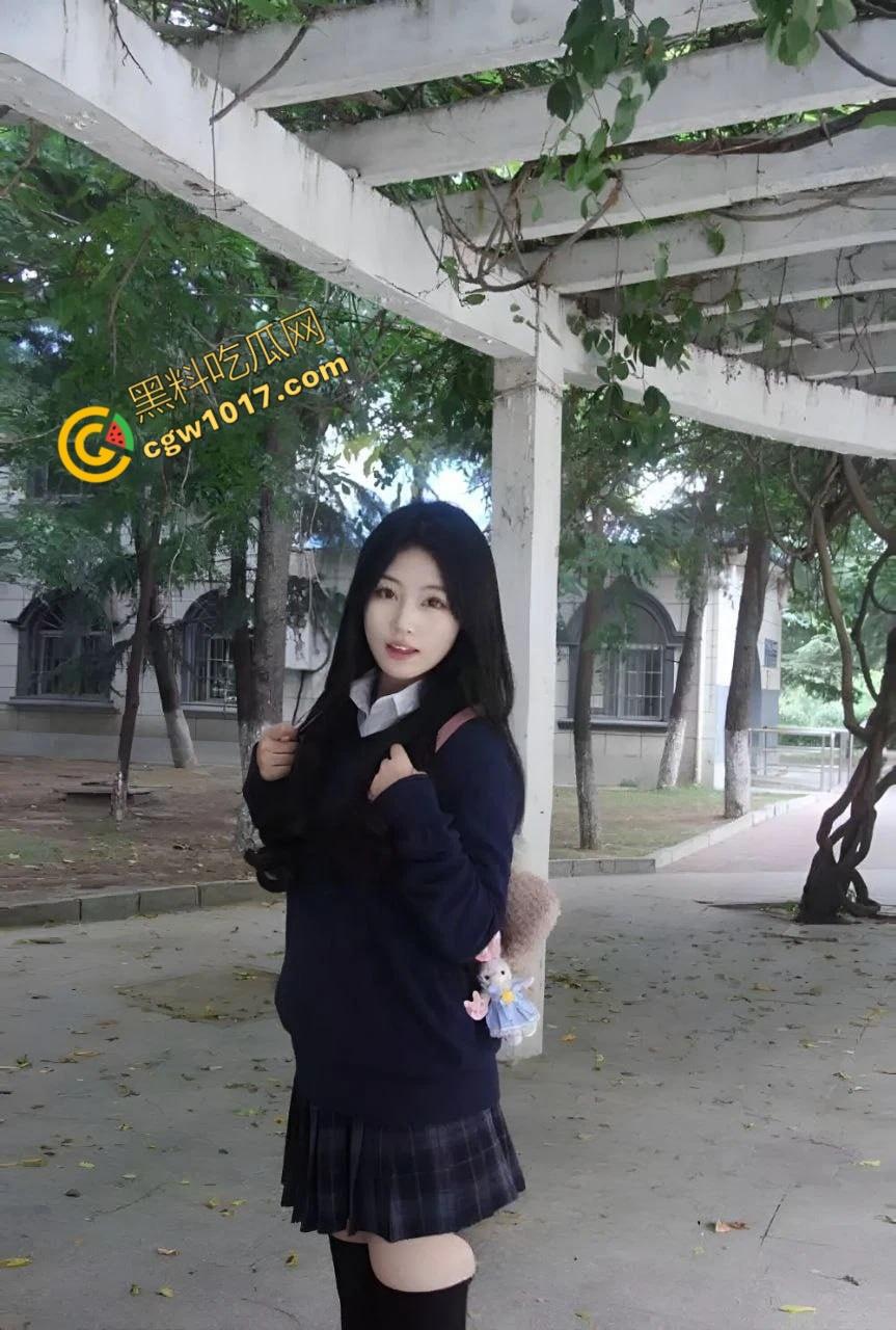 福建大学大一学妹【李梓涵】，清纯外表下藏淫荡欲望，裸聊勾引到酒店操逼，激情7次，叫声震酒店，渣男曝光视频全校疯传