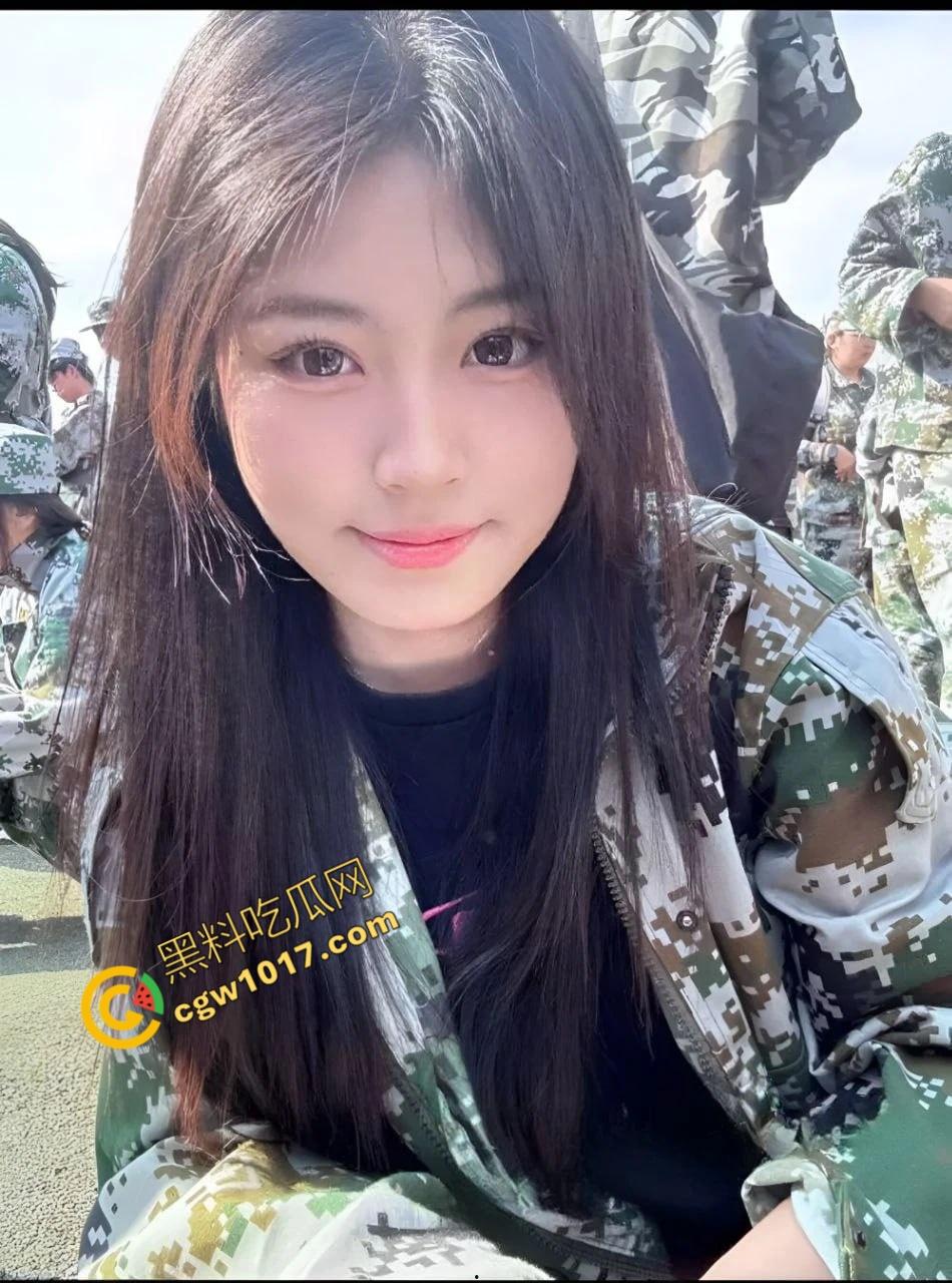 福建大学大一学妹【李梓涵】，清纯外表下藏淫荡欲望，裸聊勾引到酒店操逼，激情7次，叫声震酒店，渣男曝光视频全校疯传