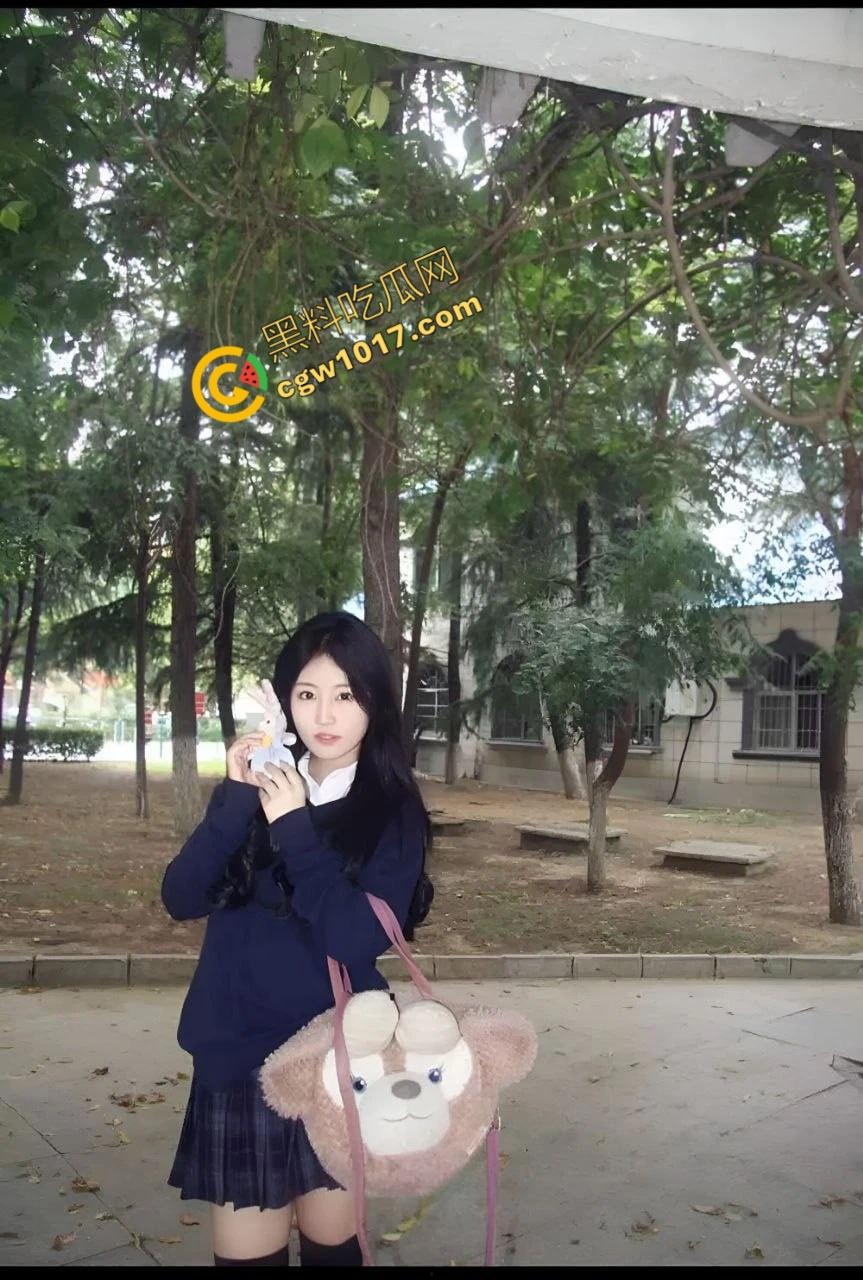 福建大学大一学妹【李梓涵】，清纯外表下藏淫荡欲望，裸聊勾引到酒店操逼，激情7次，叫声震酒店，渣男曝光视频全校疯传