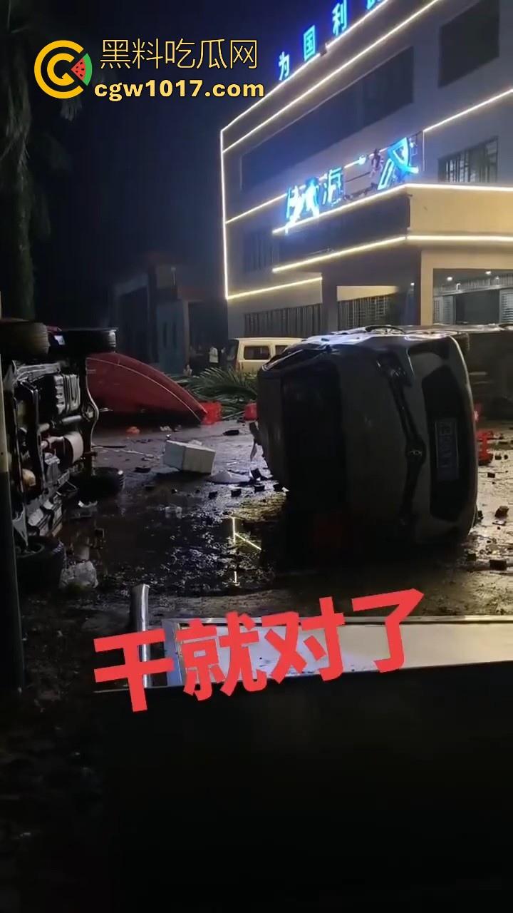 海南琼中爆发大规模群体抗争!因海南天然橡胶产业集团偷砍农民的槟榔田爆发,现场的农民们情绪机动!