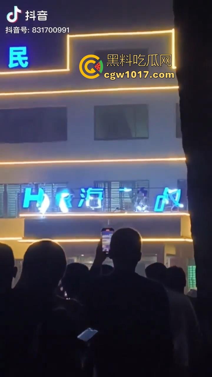 海南琼中爆发大规模群体抗争!因海南天然橡胶产业集团偷砍农民的槟榔田爆发,现场的农民们情绪机动!