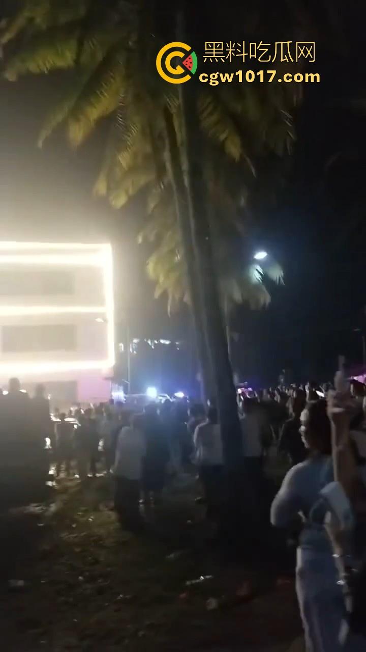 海南琼中爆发大规模群体抗争!因海南天然橡胶产业集团偷砍农民的槟榔田爆发,现场的农民们情绪机动!