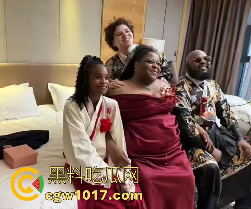 有钱就是豪横啊!山东小伙娶美国黑新娘,嫁妆1000万美金和多处房产,新娘好像不喜欢这门婚事,一直黑着脸呢!