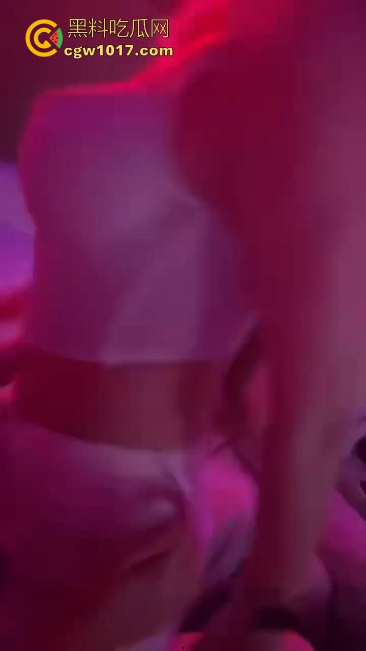 春霄一刻值千金!这种情况借钱也得上啊!灯红酒绿的生活谁不陶醉,极品女模身上骑,一月劳作全白干!