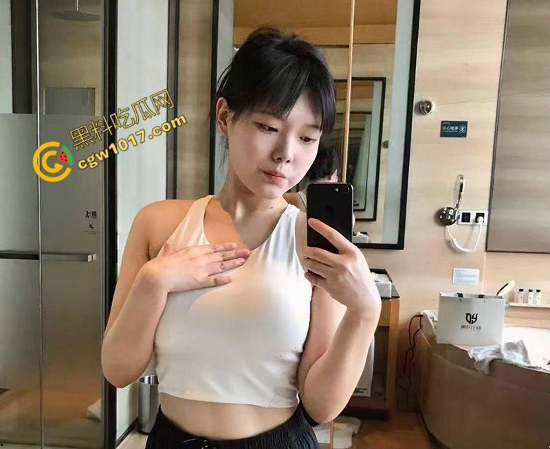 佛山白富美【陈佳涵】约炮视频曝光：体育生疯狂爆操堪比炮机，爆乳乱颤，嫩穴淫水四溢，各种姿势操得天昏地暗！