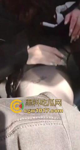 滴滴司机接单2个醉酒的妹子直扑酒店开房,迷迷糊糊状态下双飞深喉,只恨当时的自己没长两个鸡吧!