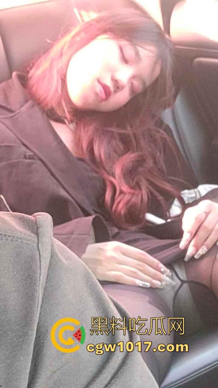 滴滴司机接单2个醉酒的妹子直扑酒店开房,迷迷糊糊状态下双飞深喉,只恨当时的自己没长两个鸡吧!