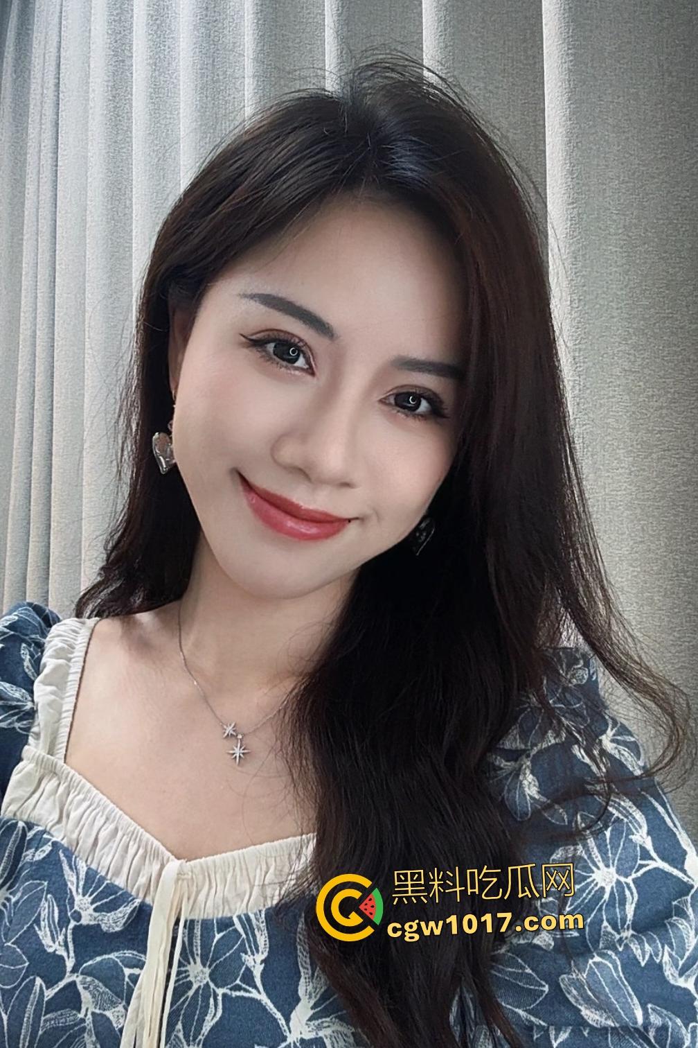 海角哥哥带妹妹酒店开房，肉丝足交还戴眼罩口交20分钟才口爆射嘴，持久忍耐力变态，换一般人5分钟完事了！