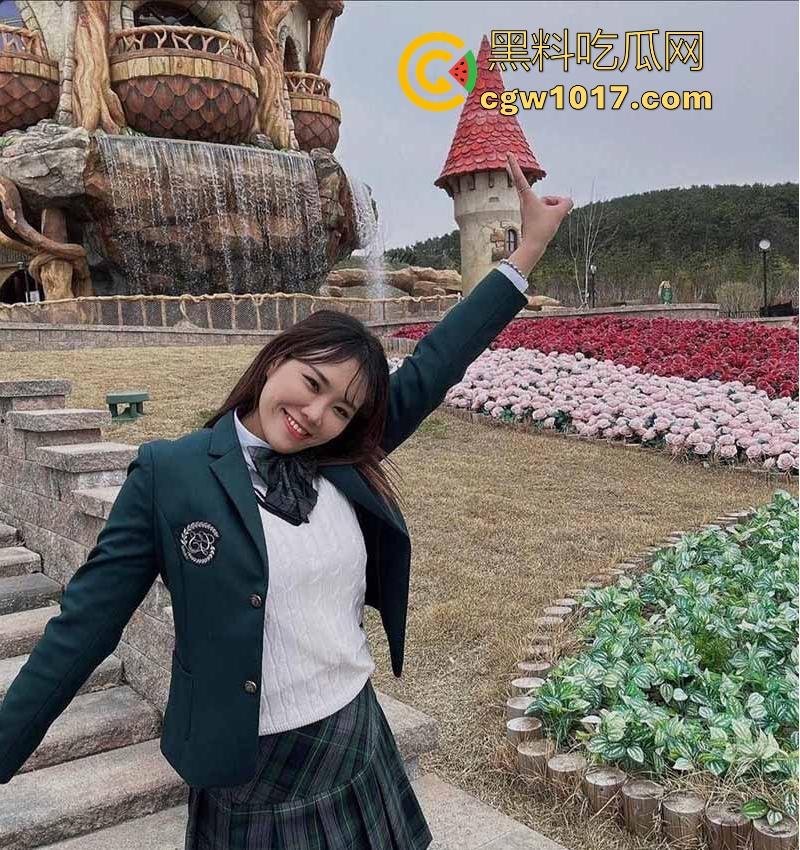 护士小姐姐为你服务！白衣天使外表下隐藏狂野一面，口交深喉女上骑乘，无套后入猛操肥臀摇曳如浪！