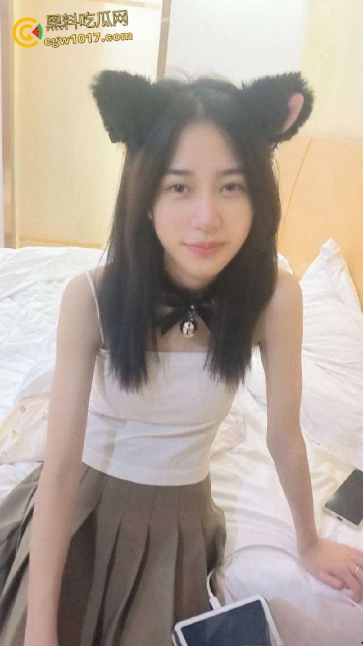 高颜值反差舞蹈生，难以抵抗金钱诱惑成为金主性奴，胯下侍奉爆筋肉棒，害羞的说只允许拍这一次，口技十分了得 ！