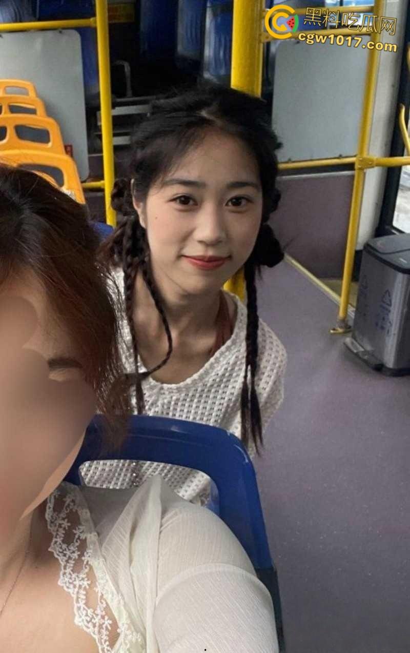 高颜值反差舞蹈生，难以抵抗金钱诱惑成为金主性奴，胯下侍奉爆筋肉棒，害羞的说只允许拍这一次，口技十分了得 ！