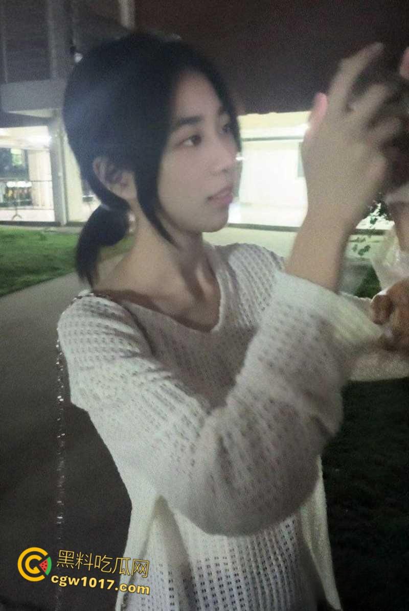 高颜值反差舞蹈生，难以抵抗金钱诱惑成为金主性奴，胯下侍奉爆筋肉棒，害羞的说只允许拍这一次，口技十分了得 ！