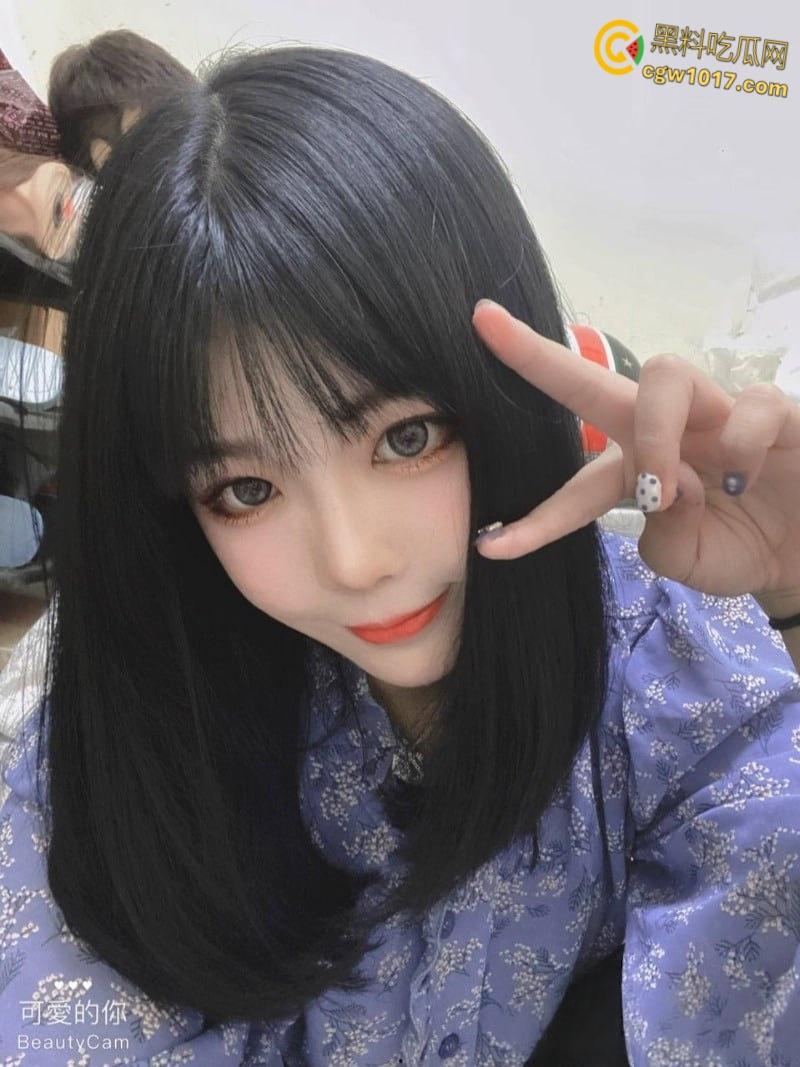 台湾高雄中华科大【孙资婷】， 被炮友各种调教玩弄，口交深喉颜射极致榨精，狂骑炮友宛如自动打炮机器 ！