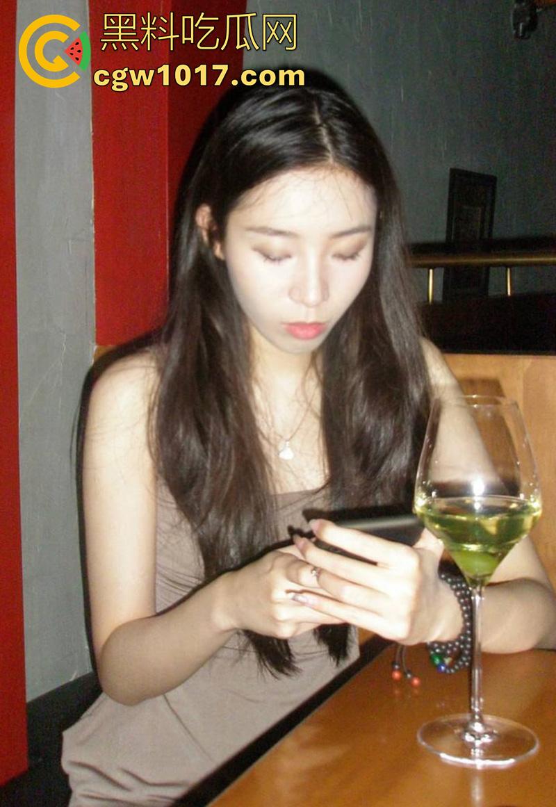 西安西京学院,建筑系系花【王曦雅】,背着爸妈和男友校外合租,结果两人闹分手,性爱视频生活照被曝光,69吃鸡场面超淫荡!