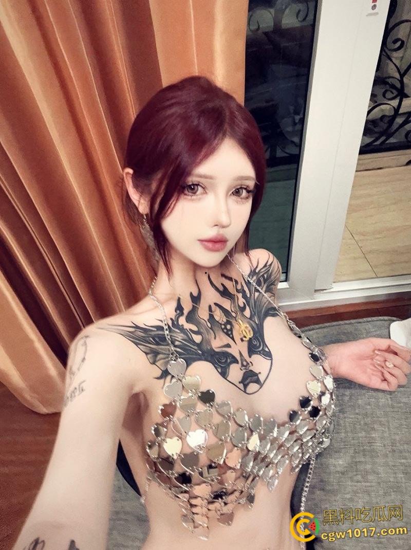 高颜值纹身御姐【琳琳】，极品颜值黑发媚眼，白虎粉穴三点全露，性感纹身妖娆吸睛，骚气直击灵魂！