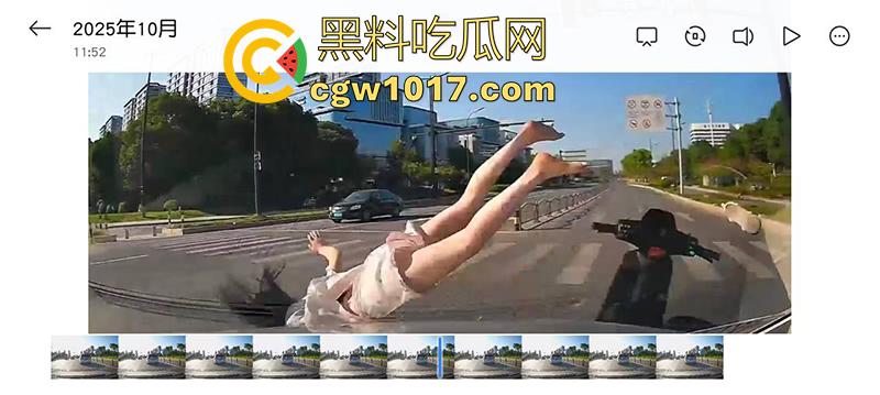 看个车祸竟然起反应了!极品长腿美女被撞飞,性感美腿展露无遗,美腿修长白嫩,这姿势也太优雅了!