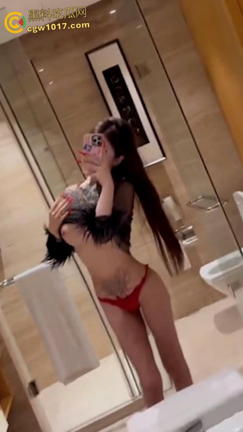 高颜值纹身御姐【琳琳】，极品颜值黑发媚眼，白虎粉穴三点全露，性感纹身妖娆吸睛，骚气直击灵魂！