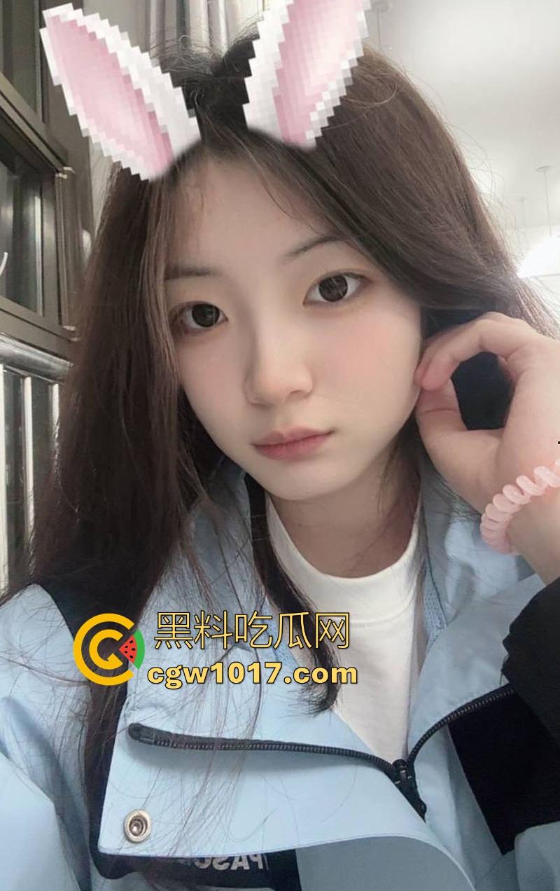 常州技术职业学院反差小母狗【张晴晴】红色情趣内衣撩人，深喉口交骑乘后入，任金主肆意玩弄，欲罢不能！