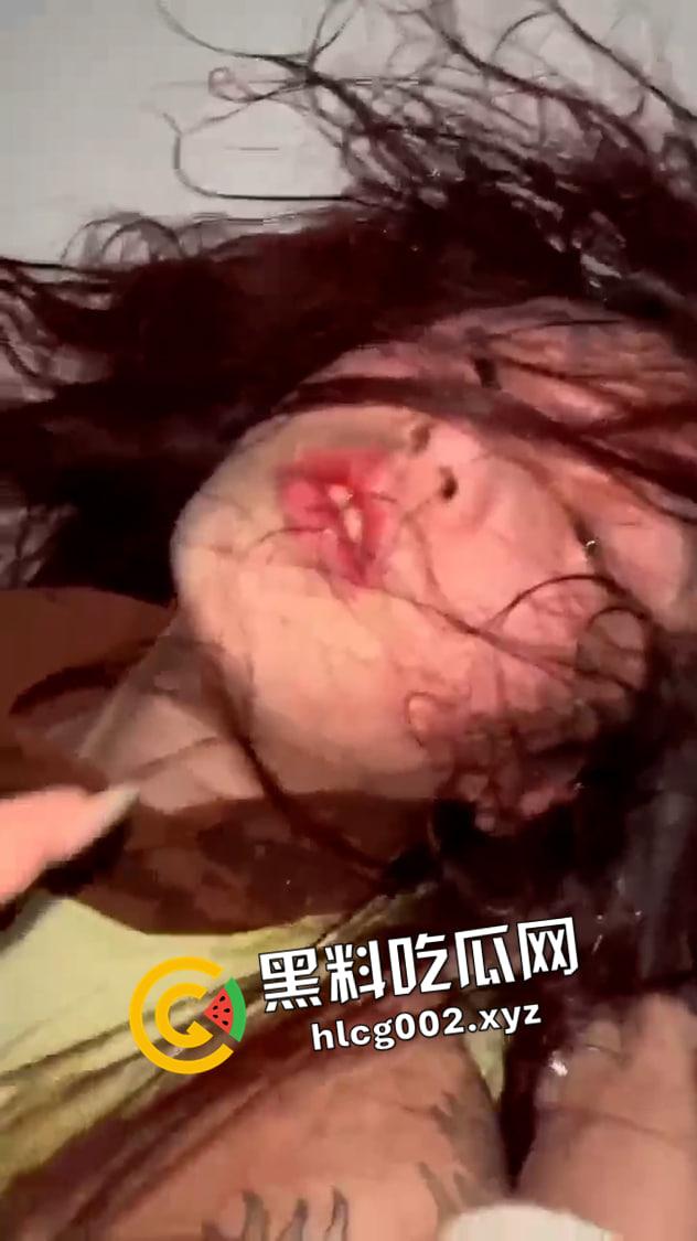 潮汕小太妹霸凌现场!打的高颜值靓妹梨花带雨 生无可恋 犹如被强奸了一样