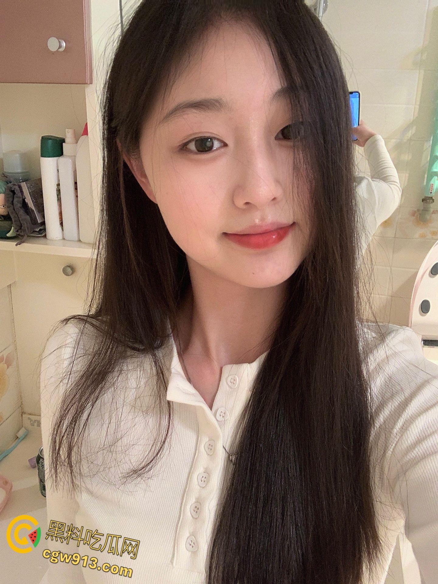 湖北大学极品学妹【陈梓怡】,这颜值妥妥的校花,和男友在酒店肛塞调教,打桩后入爆操反差爆棚 !