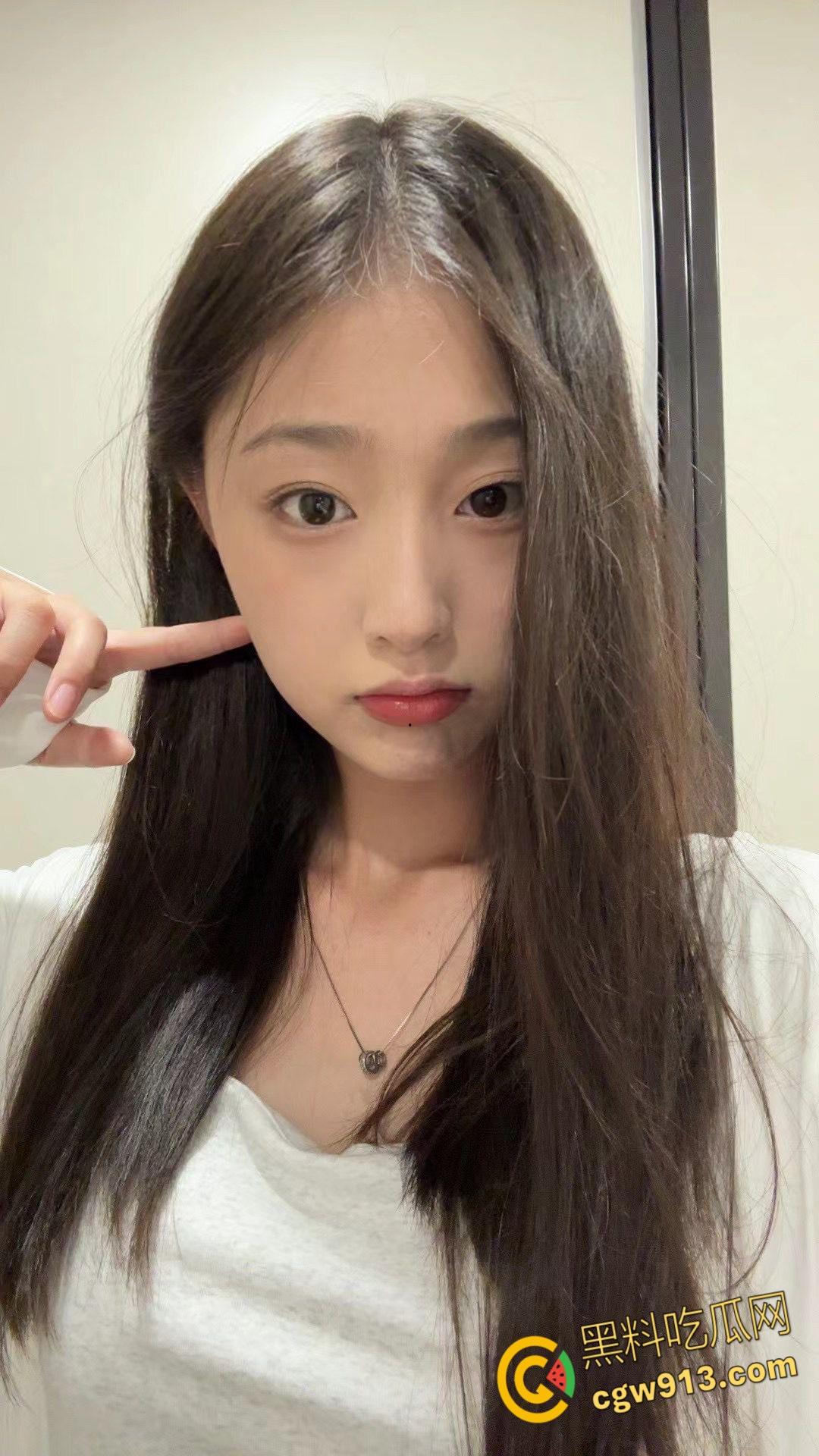 湖北大学极品学妹【陈梓怡】,这颜值妥妥的校花,和男友在酒店肛塞调教,打桩后入爆操反差爆棚 !