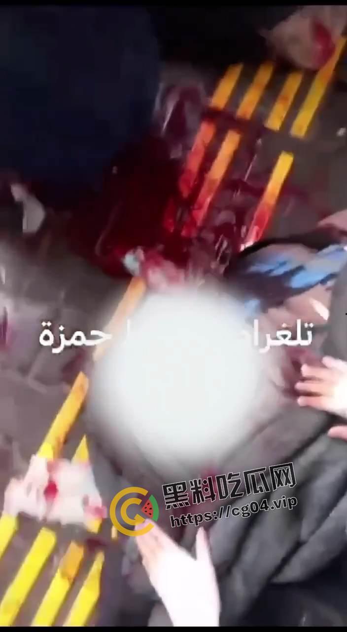 现场画面!血流成河 以色列轰炸加沙南部驻留有大量难民的学校 造成大量伤亡 尸体堆积如山 遍地鲜血