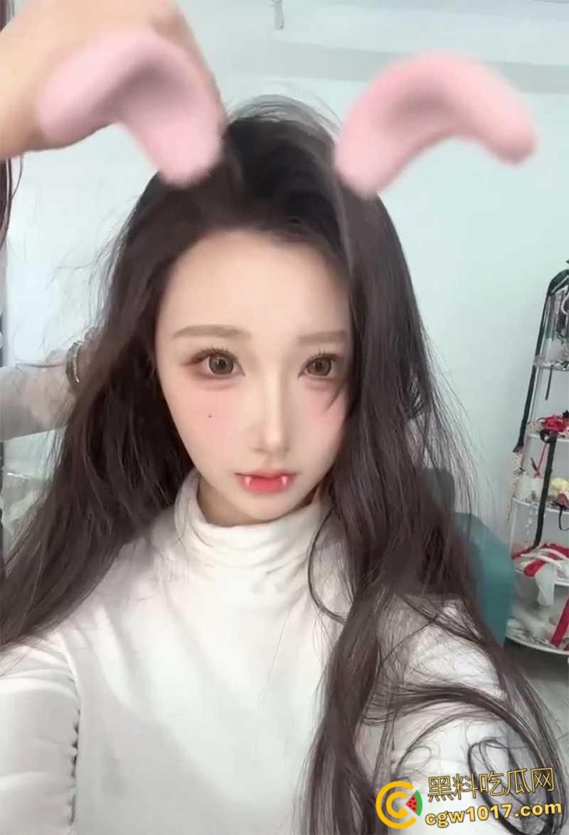 约啪大神【弥川】，又收调教名校川音系花新奴 ，镜前跪地舔屌后入，各种姿势对镜后入，全程露脸淫荡无比！