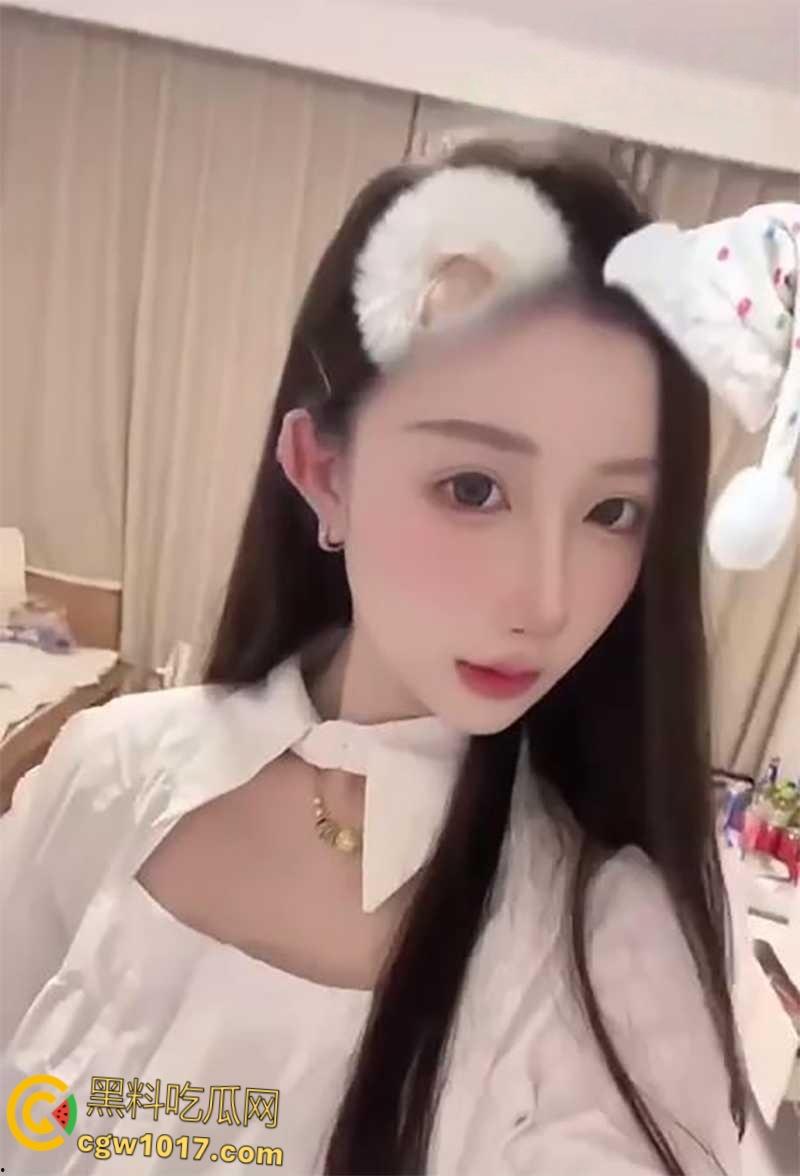 约啪大神【弥川】，又收调教名校川音系花新奴 ，镜前跪地舔屌后入，各种姿势对镜后入，全程露脸淫荡无比！