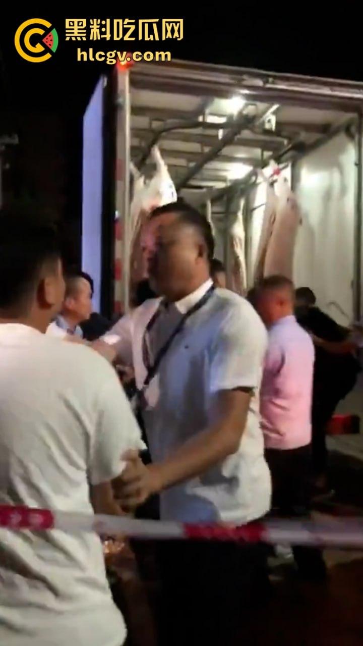 廉江风波起!廉江城管被指 “抢劫” 批发猪肉!执法行为还是权力滥用?