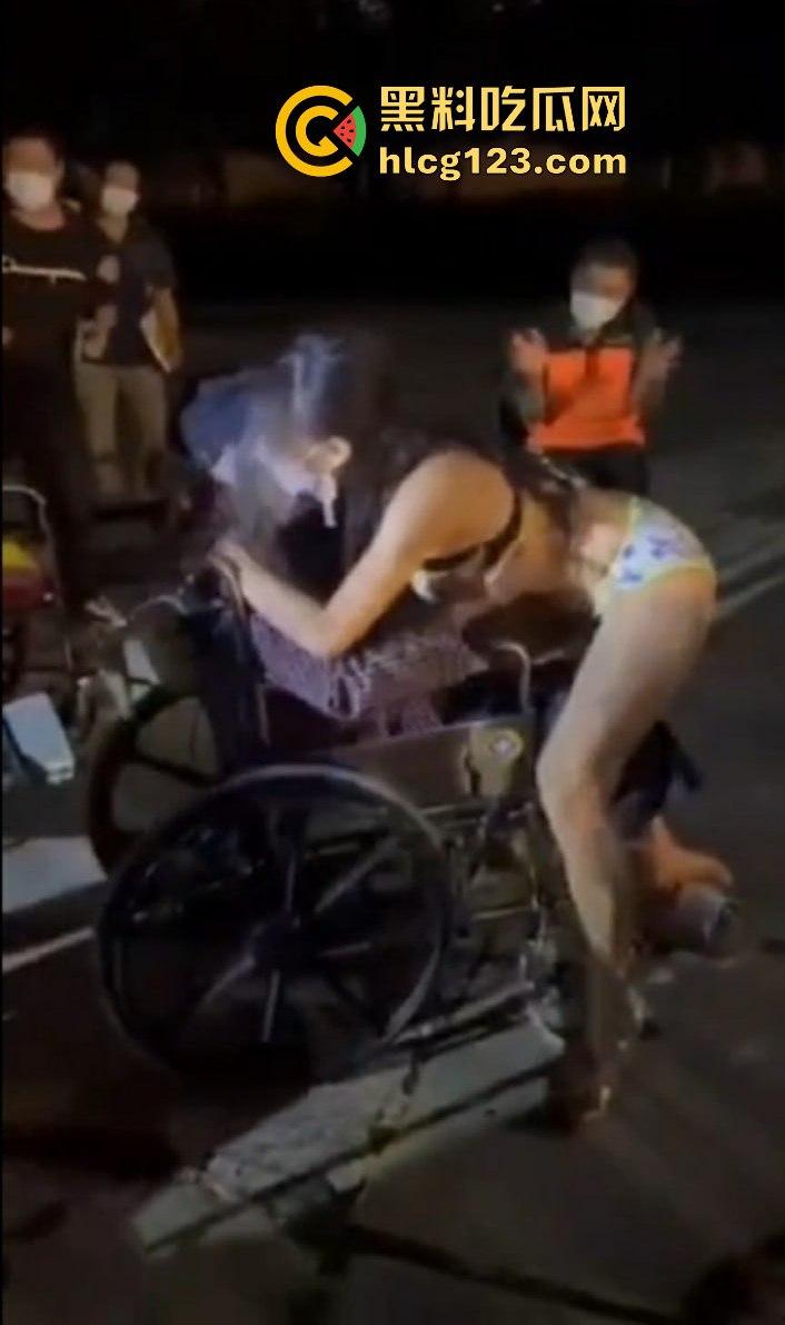 中秋极乐夜养老院惊现艳舞,台湾长者情欲需求引发热议!猛男秀该不该跟进?