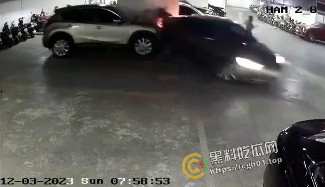 得不到就毁掉!男子直接撞死刚从小三车上下来的妻子 这个才叫真爱