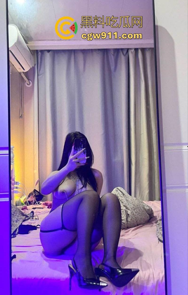 抖音极品网红【二媚女ling】微胖巨乳尤物,情趣丝袜骚浪求金主包养,愿做专属肉便器,骚气十足!