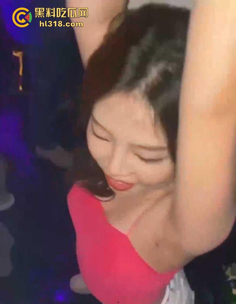 酒后爆操极品夜店女神,性感尤物酒吧发浪勾引,被大神搭讪带走无套后入,全程露脸对白超淫荡!