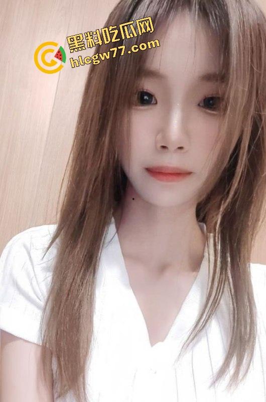 大连排骨妹【乔珊珊】金发小母狗被炮友偷拍爆操现场,吃鸡吃到笑开花,约炮变出道!