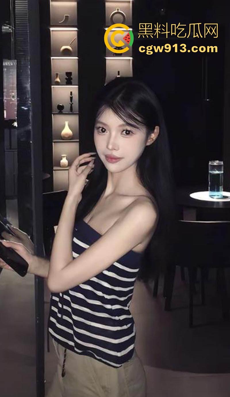 抖音极品网红【气饱了】榜一福利定制视频流出,细腰翘臀极致抖奶,动作狂野,欲火中烧!