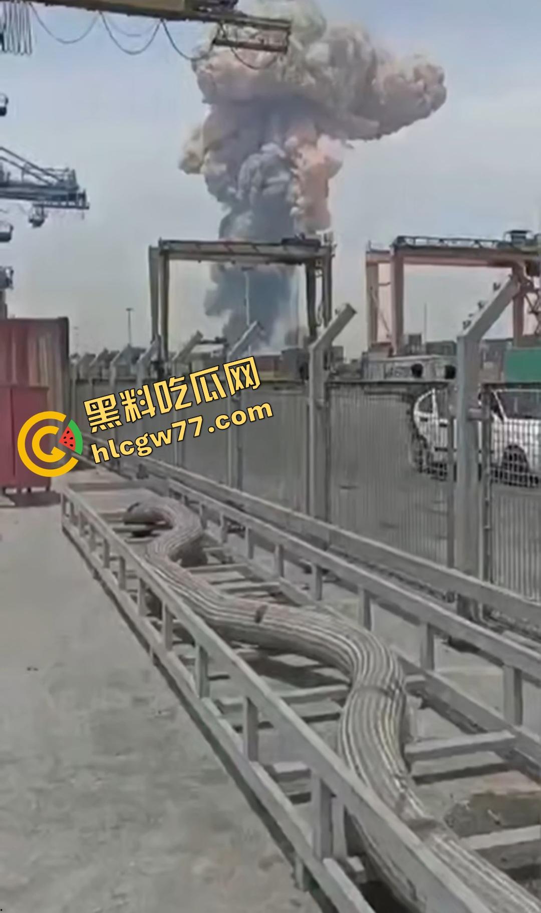 昨日伊朗沙希德拉贾伊港炸翻天!有个人玩化学品炸伤800人炸死25人,真是玩火自焚