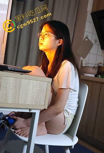 眼镜娘李林敏的双重人生! 白日宠物医师,夜晚性虐狂, 美乳大奶,骚逼粉嫩,刺激精彩不容错过