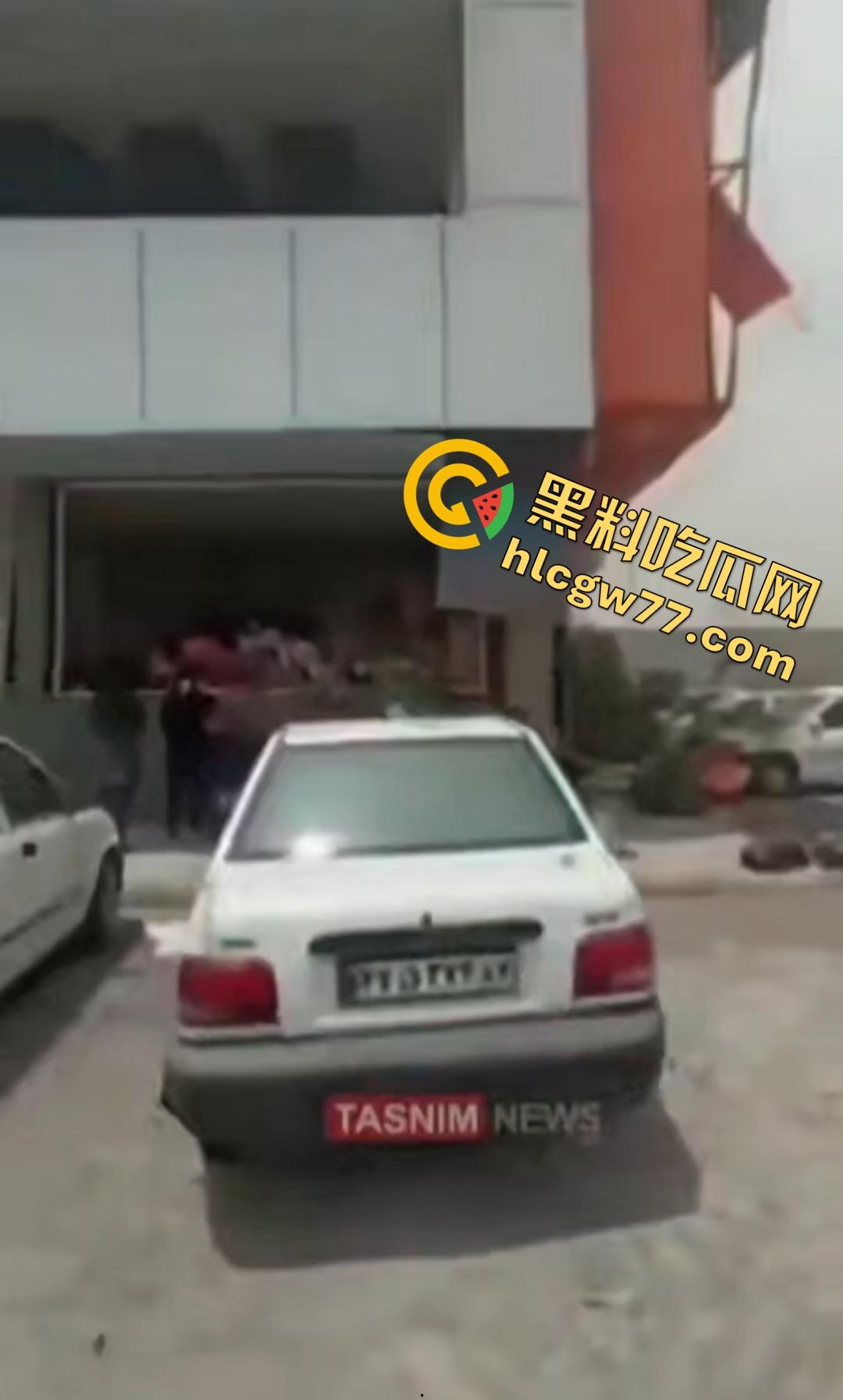 昨日伊朗沙希德拉贾伊港炸翻天!有个人玩化学品炸伤800人炸死25人,真是玩火自焚