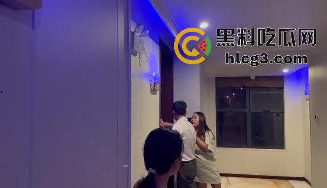 酒店门口堵门抓奸!气愤难忍,还带摄像团队拍下这对狗男女,记录‘被绿’的全程!