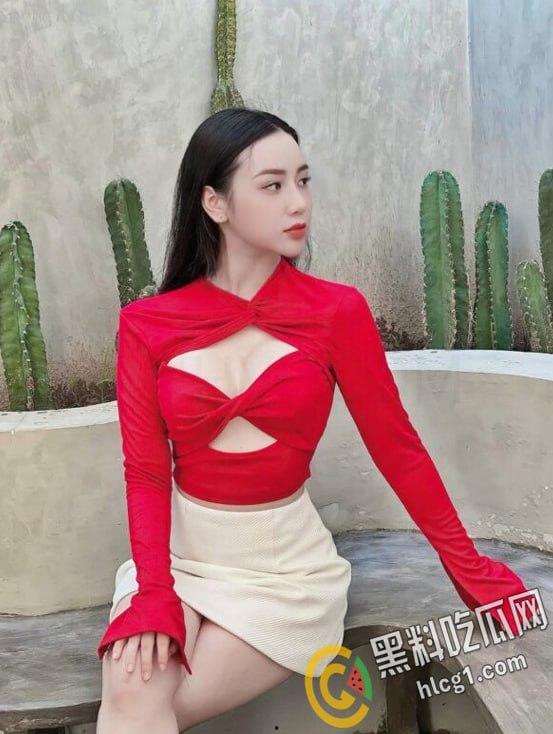 越南极品白嫩大奶模特 VtHaMy 在酒店和纹身老板自拍无套吃鸡后入啪啪性爱视频流出