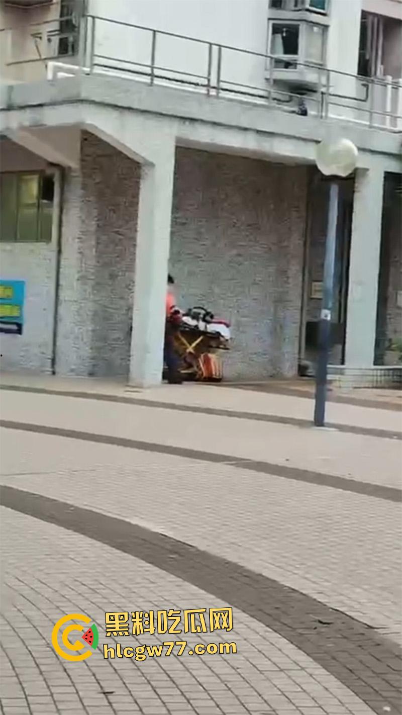 香港惊现蜘蛛侠,一男子顺高层水管爬行,据悉是情夫结果老公提前回家,老哥胆子真大啊!