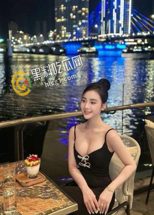 越南极品白嫩大奶模特 VtHaMy 在酒店和纹身老板自拍无套吃鸡后入啪啪性爱视频流出