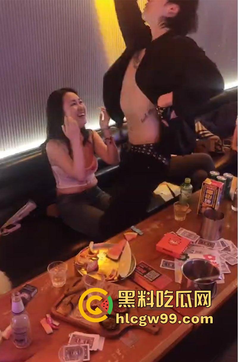 商K男模激情热舞 八块腹肌诱惑的富婆笑不拢嘴 姐姐的快乐 你想象不到!