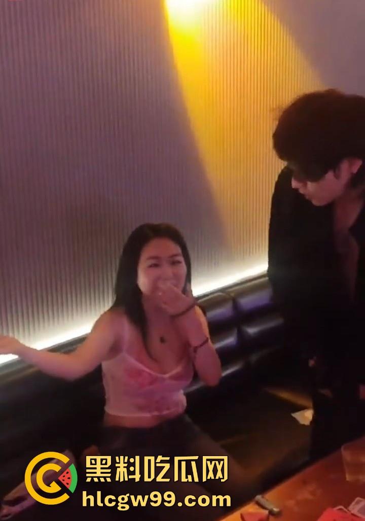 商K男模激情热舞 八块腹肌诱惑的富婆笑不拢嘴 姐姐的快乐 你想象不到!