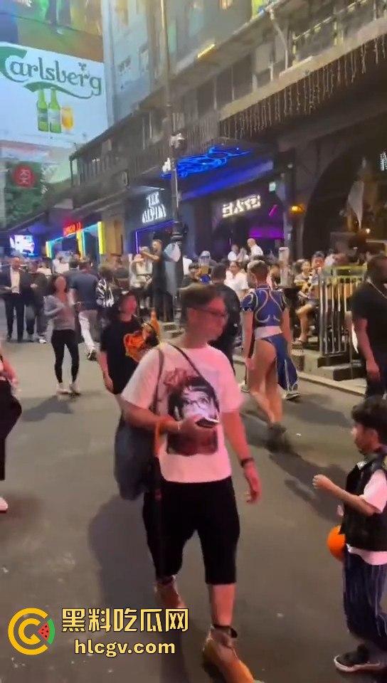 香港兰桂坊万圣节骚翻全场!骚逼骚鸡骚男齐聚,堪称老外的炮窝!