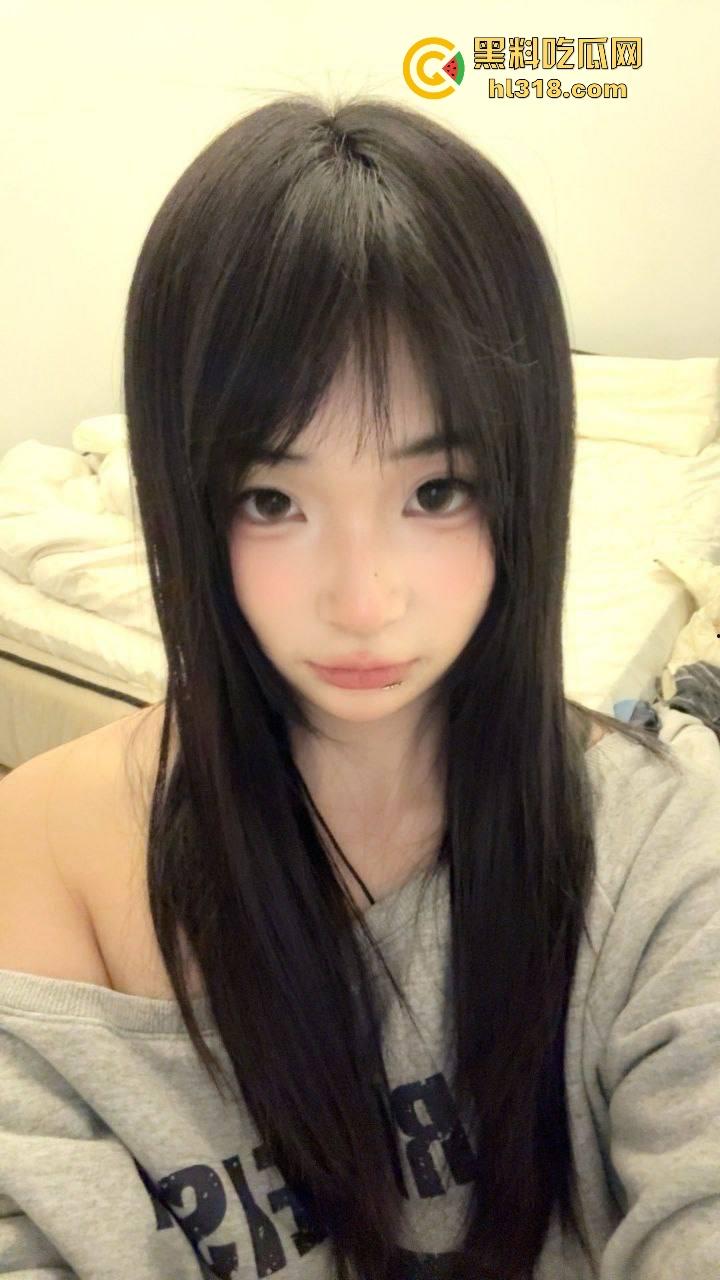 纯情小护士SM调教主人肉棒，将金属棒齐根插入龟头马眼，缓慢撸动，手法老专业了！